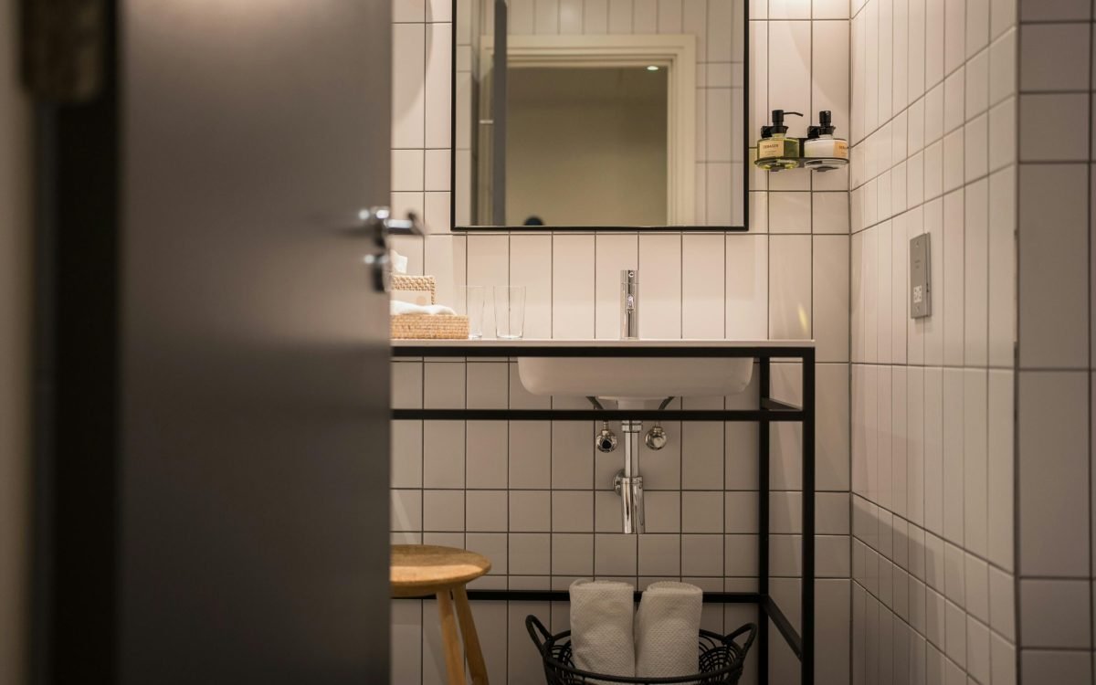 Restroom Sinks for Bathroom Lavatories